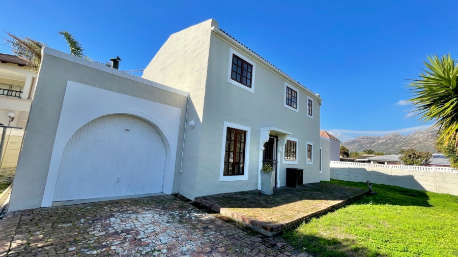3 Bedroom Property for Sale in Dobson Western Cape